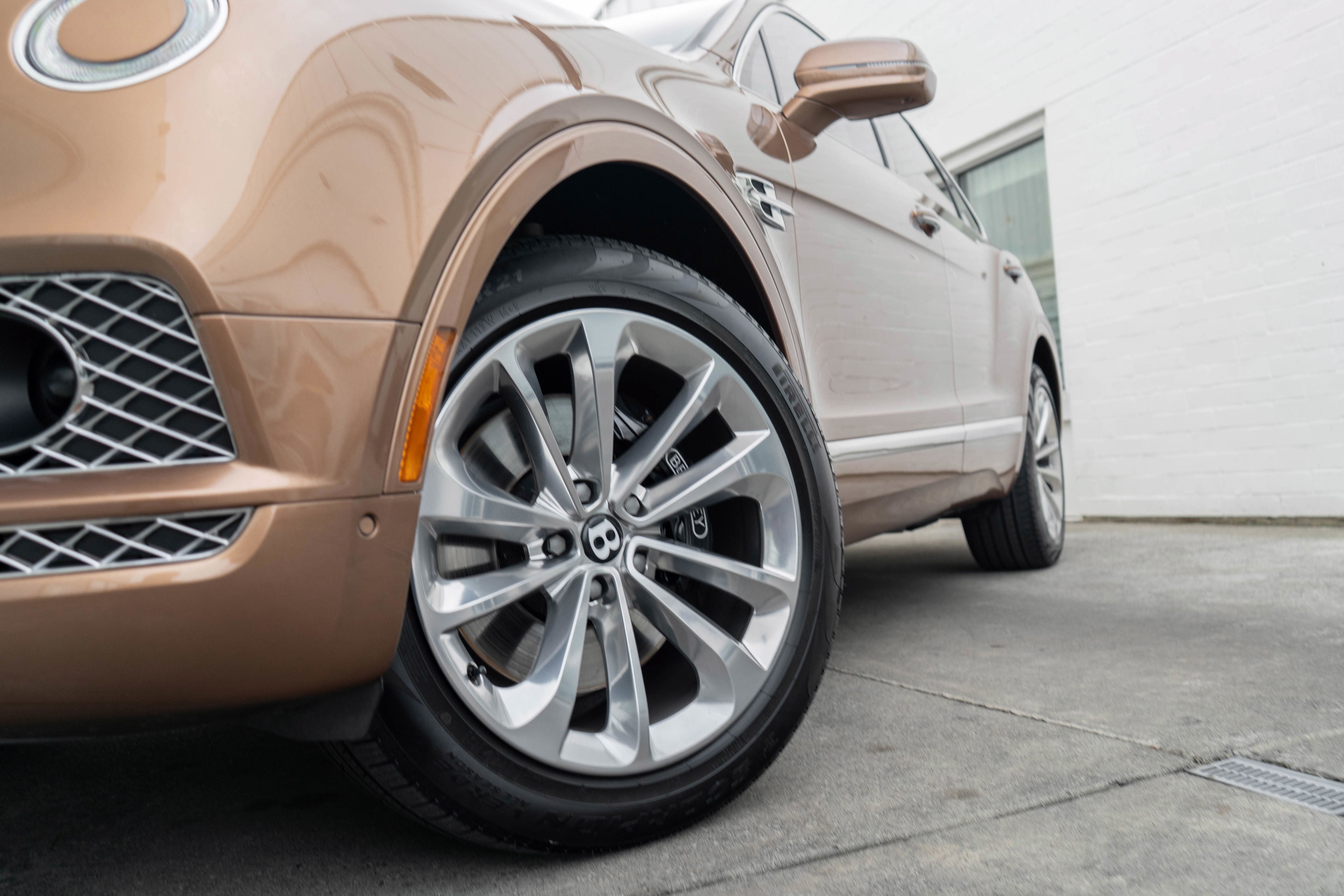 Used 2017 Bentley Bentayga AWD/4WD image 4