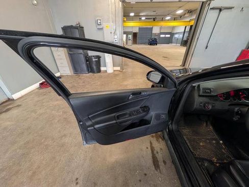 Used 2007 Volkswagen Passat 2.0T FWD image 22