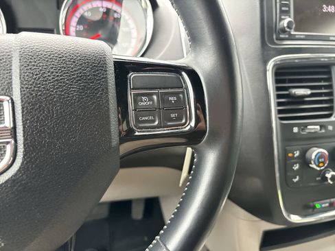 Used 2019 Dodge Grand Caravan SXT image 7