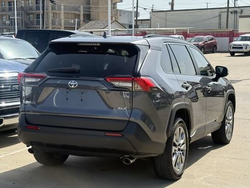 Used 2022 Toyota RAV4 XLE Premium FWD image 4