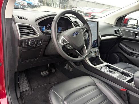 Used 2024 Ford Edge SEL w/ Convenience Package image 2