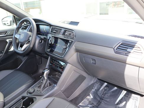 Used 2024 Volkswagen Tiguan SE R-Line AWD/4WD image 30
