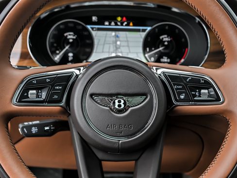 Used 2022 Bentley Bentayga AWD/4WD image 33