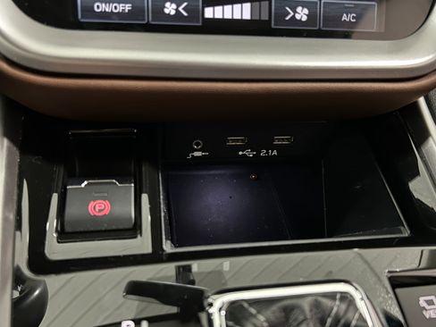 Used 2020 Subaru Outback Touring AWD/4WD image 11