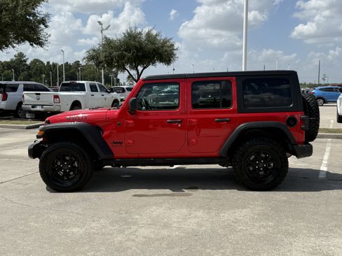 Used 2025 Jeep Wrangler Unlimited Sport AWD/4WD image 9