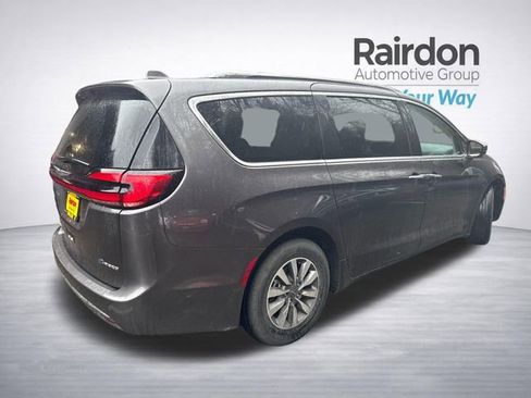 Used 2021 Chrysler Pacifica Touring-L image 8