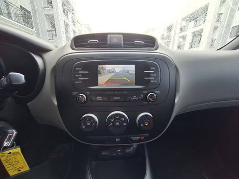 Used 2016 Kia Soul + FWD image 36