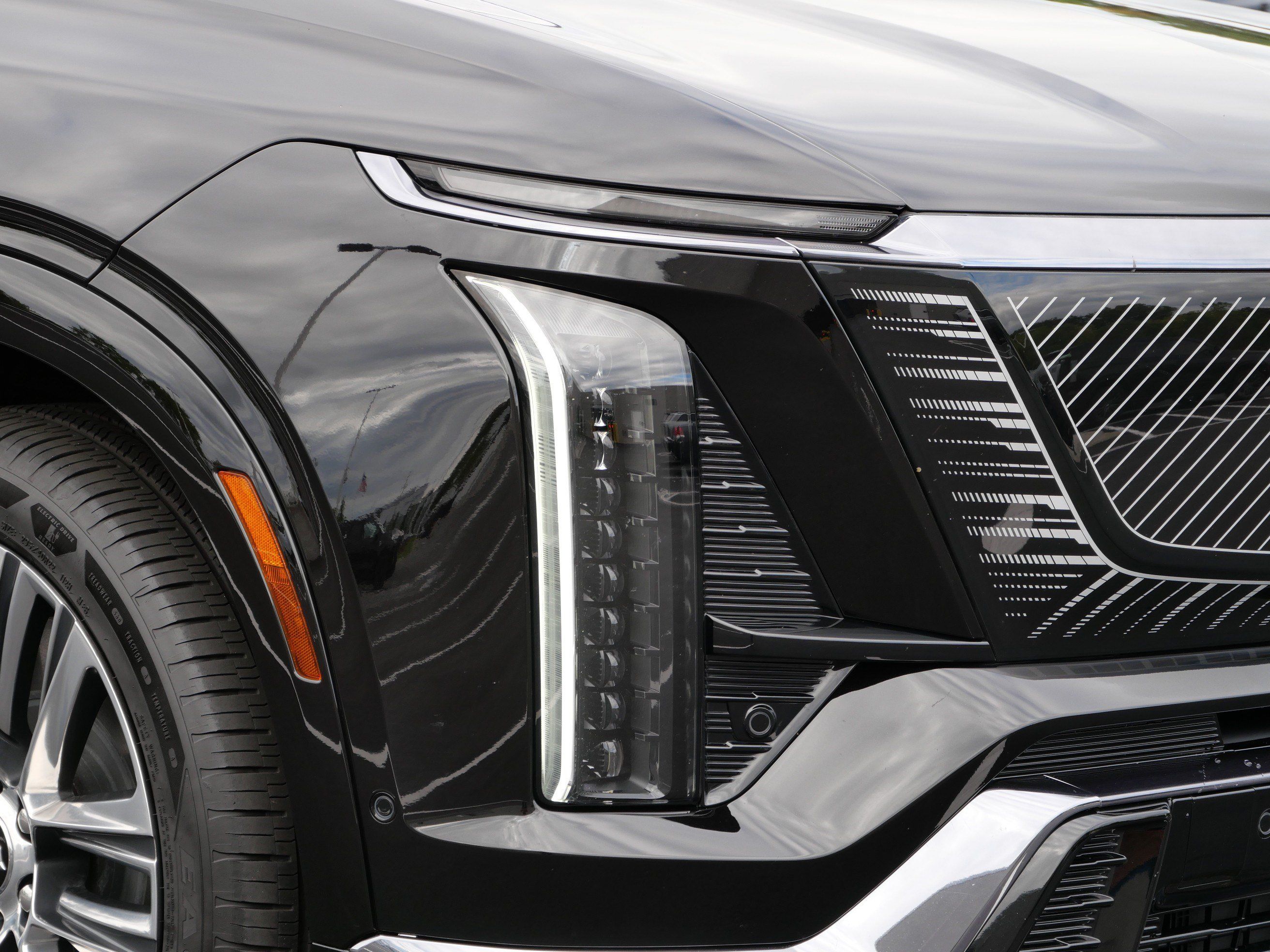 Certified 2026 Cadillac Vistiq Sport w/ LPO, Floor Liner Package AWD/4WD image 16