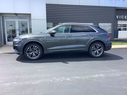 Used 2021 Audi Q8 Prestige w/ Prestige Package AWD/4WD image 2