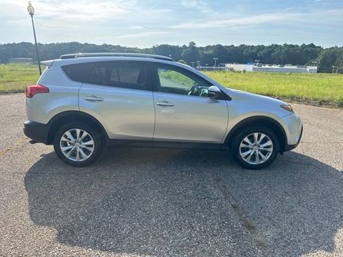Used 2015 Toyota RAV4 Limited w/ Technology Package FWD image 7