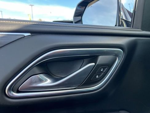 Used 2023 GMC Yukon SLT image 12