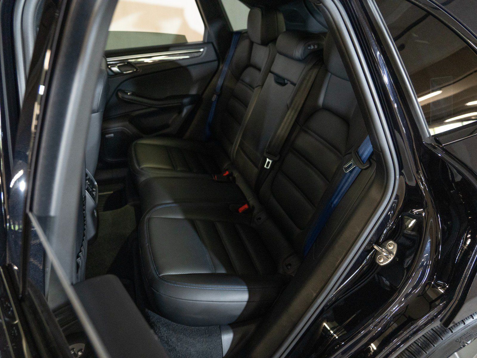 Used 2024 Porsche Macan GTS AWD/4WD image 24