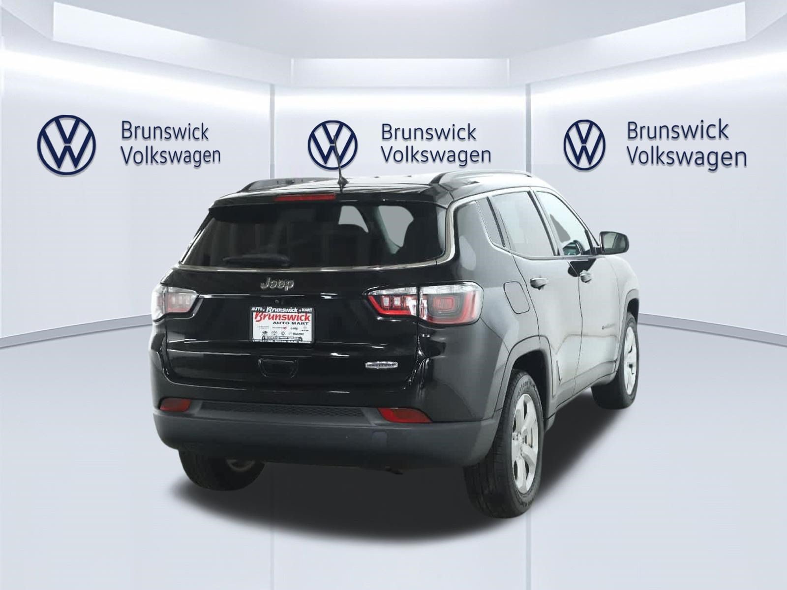 Used 2018 Jeep Compass Latitude FWD image 39