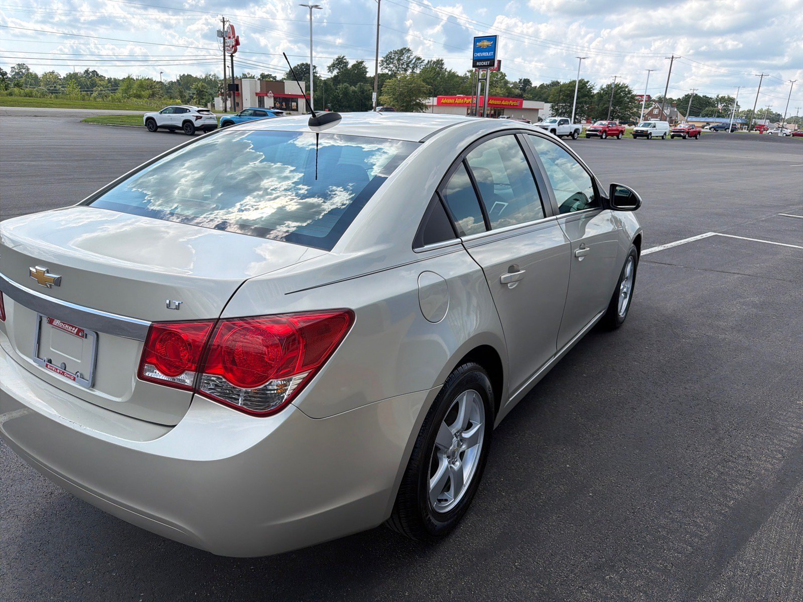 Used 2015 Chevrolet Cruze LT w/ Technology Package FWD image 5
