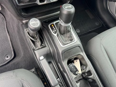Used 2020 Jeep Wrangler Unlimited Sahara AWD/4WD image 22