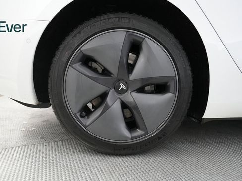 Used 2020 Tesla Model 3 Standard Range image 18