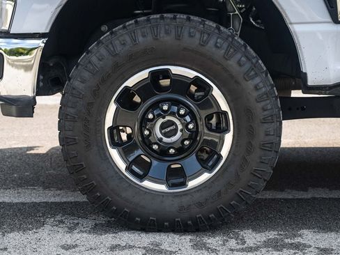 Certified 2025 Ford F250 Lariat w/ Tremor Off-Road Package AWD/4WD image 16