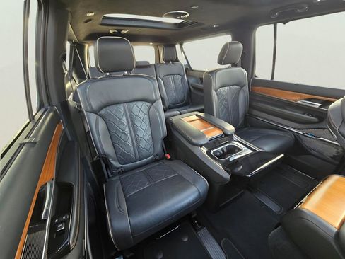 Used 2024 Jeep Grand Wagoneer L Series III AWD/4WD image 39