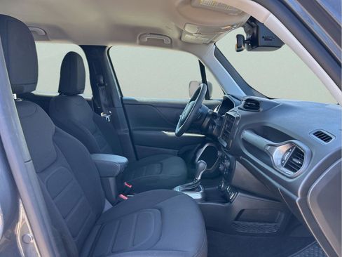 Certified 2022 Jeep Renegade Latitude w/ Convenience Group image 12