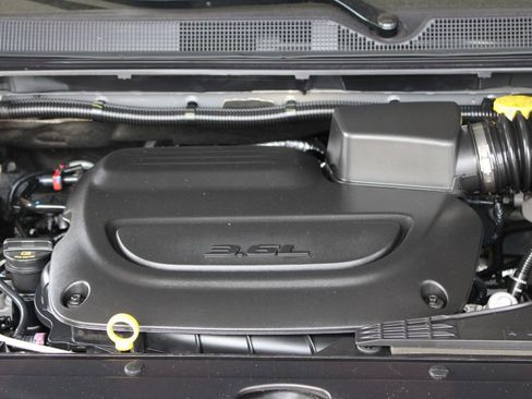 Used 2025 Chrysler Pacifica Select FWD image 17