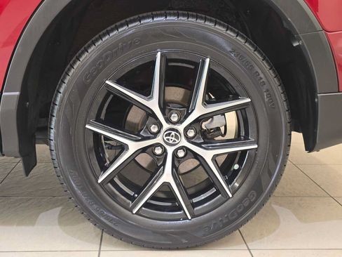 Used 2018 Toyota RAV4 SE AWD/4WD image 8