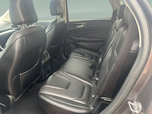 Used 2021 Ford Edge Titanium image 7