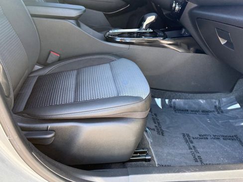 Used 2025 Chevrolet Trax LT w/ Driver Confidence Package image 11