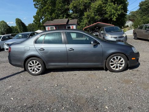 Used 2010 Volkswagen Jetta SE FWD image 6