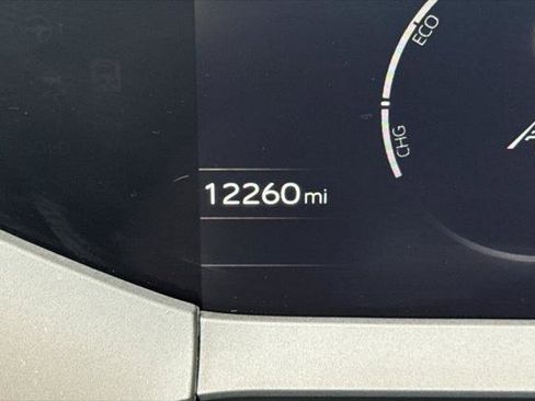 Certified 2025 Toyota Prius LE image 30