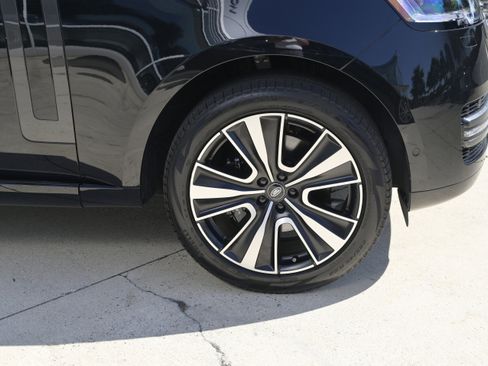 Used 2024 Land Rover Range Rover SE image 12