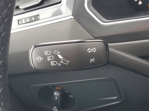 Used 2022 Volkswagen Tiguan SE R-Line image 22