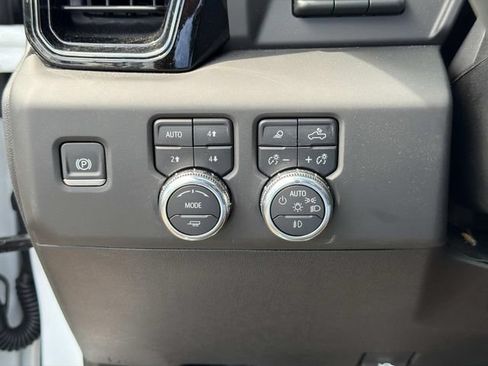 Used 2025 GMC Sierra 2500 AT4 w/ AT4 Premium Plus Package AWD/4WD image 27