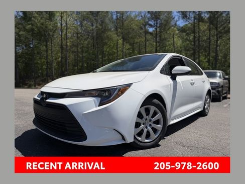 Used 2026 Toyota Corolla LE image 1