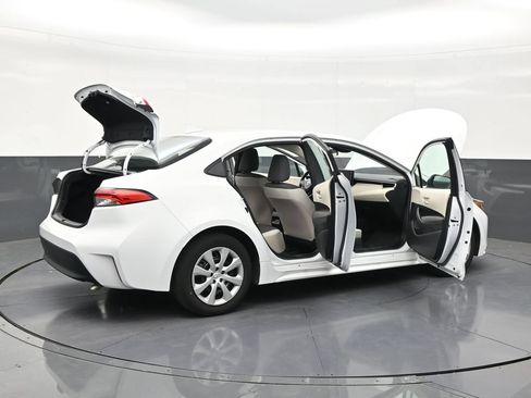 Used 2025 Toyota Corolla LE FWD image 28