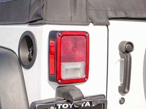 Used 2015 Jeep Wrangler Sport image 9