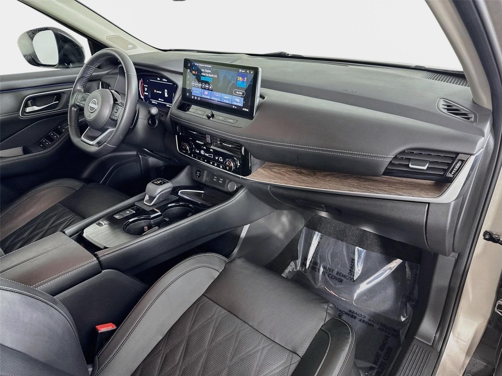Certified 2024 Nissan Rogue Platinum w/ Platinum Premium Package FWD image 30