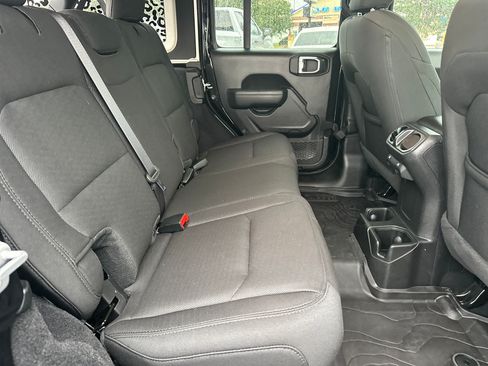 Used 2022 Jeep Wrangler Unlimited Sport AWD/4WD image 16