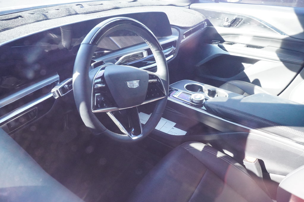 Used 2024 Cadillac Lyriq Luxury AWD/4WD image 10