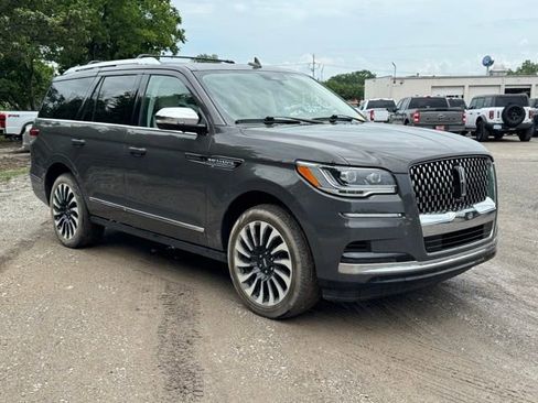 Used 2024 Lincoln Navigator Black Label AWD/4WD image 2