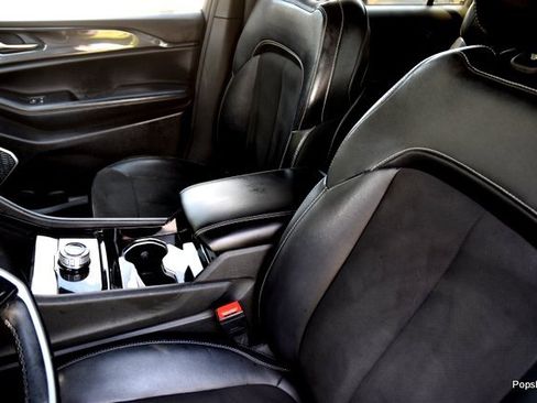 Used 2022 Jeep Grand Cherokee L Laredo image 9