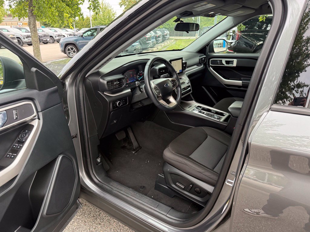 Used 2024 Ford Explorer XLT AWD/4WD image 13