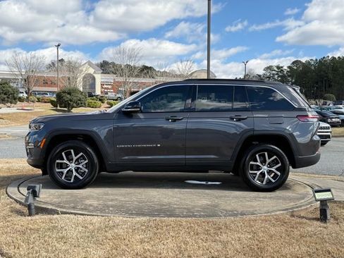 Used 2024 Jeep Grand Cherokee Limited image 4