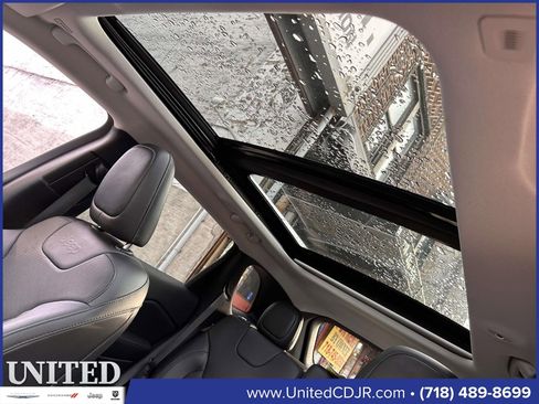 Used 2019 Jeep Cherokee Limited image 16