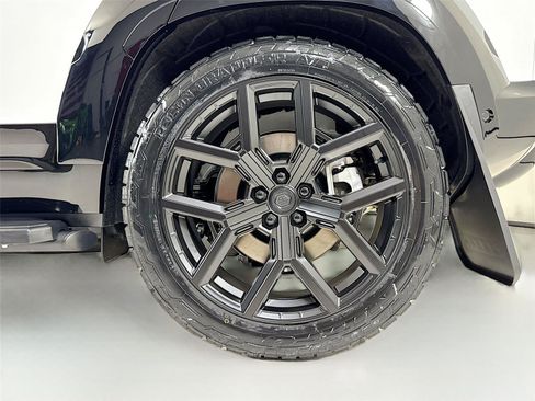 Used 2026 Land Rover Defender 110 X-Dynamic SE AWD/4WD image 39
