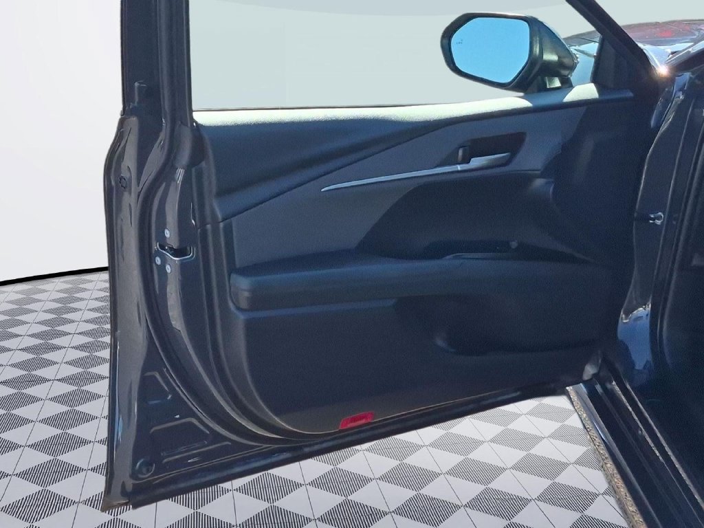 Used 2025 Toyota Camry SE FWD image 10
