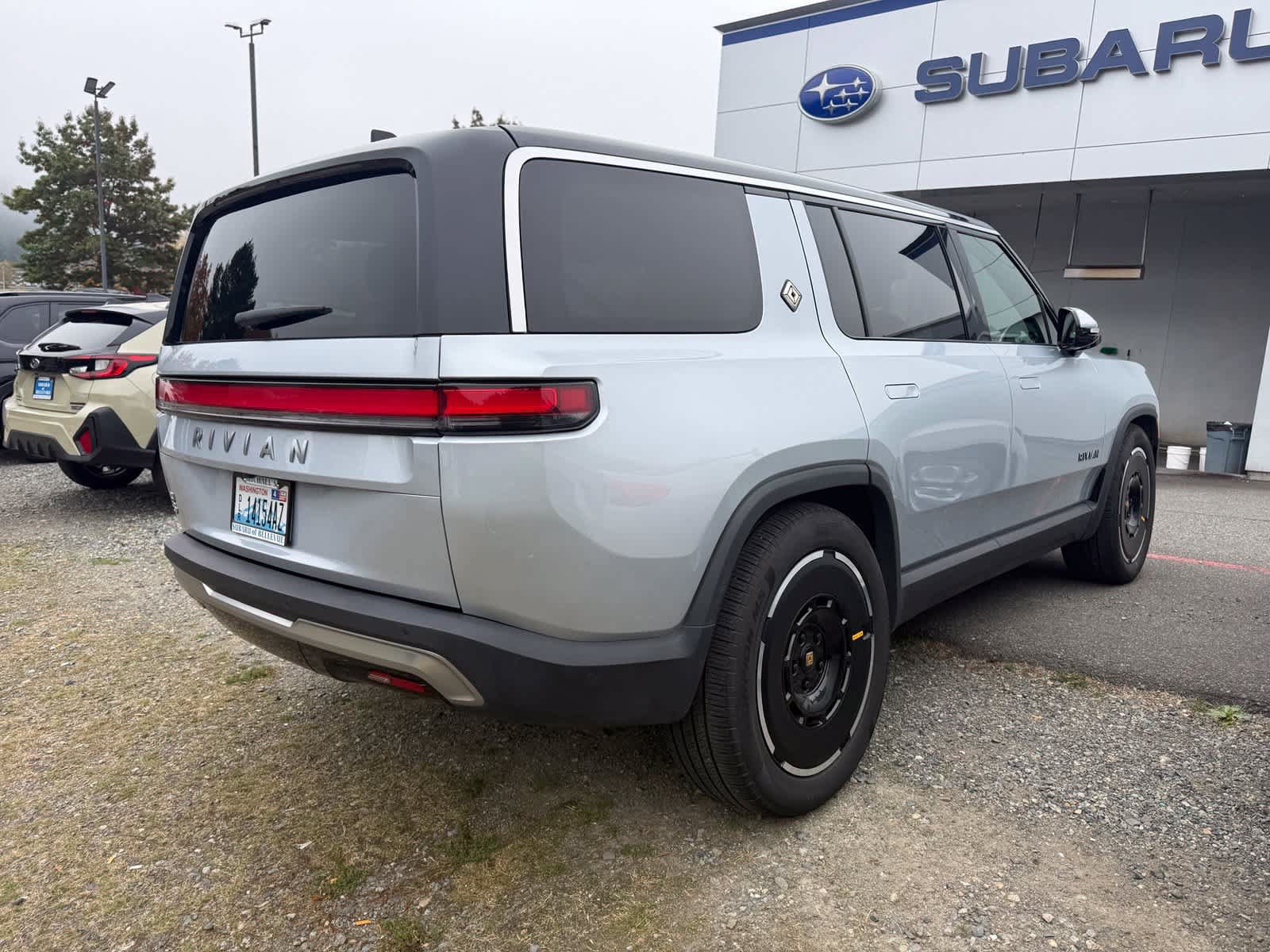 Used 2025 Rivian R1S Adventure Dual AWD/4WD image 3