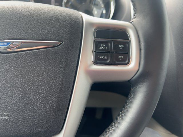 Used 2015 Chrysler Town & Country Touring-L w/ Driver Convenience Group FWD image 31