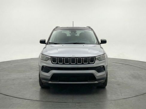 Used 2025 Jeep Compass Limited AWD/4WD image 2