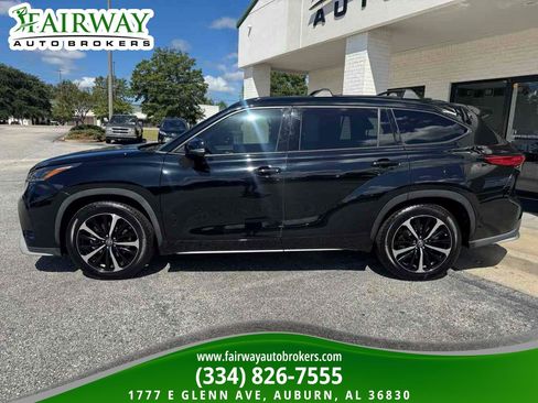 Used 2021 Toyota Highlander XSE FWD image 9