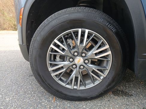 Used 2025 Chevrolet Traverse LT image 26